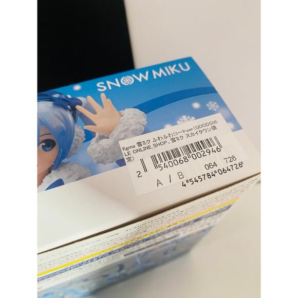 Figma Snow Miku Fluffy Coat Ver. Good smile Online Shop Sky Town Exclusive - Picture 4 of 4